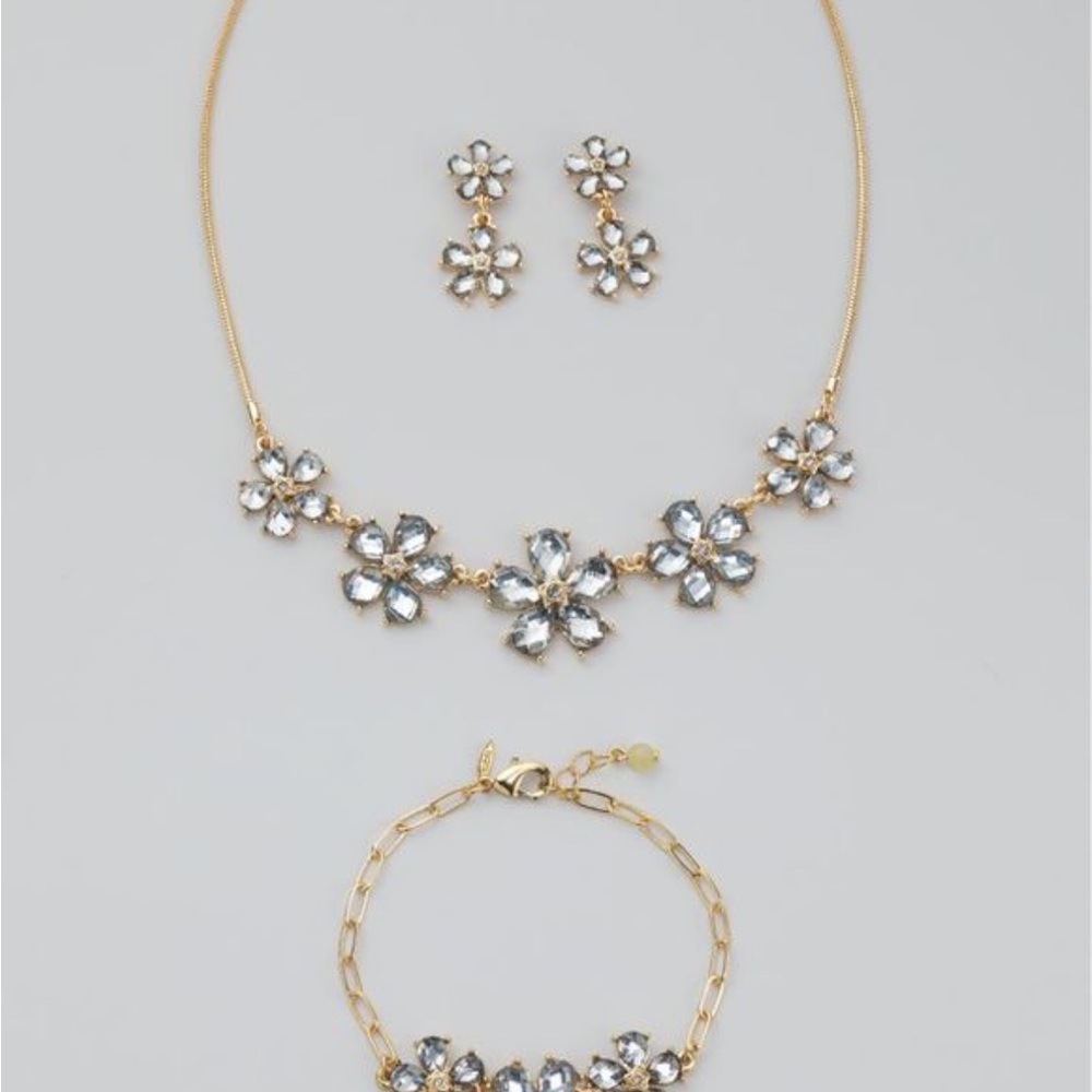 Avon Goldtone with Alluring Floral  Necklace, Bracelet and Earring Set